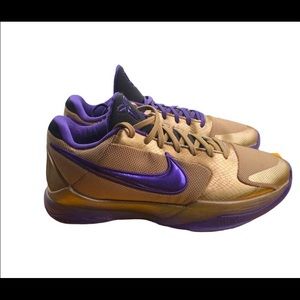 Kobe 5 undefeated ,9.0,gold,Nike great condition